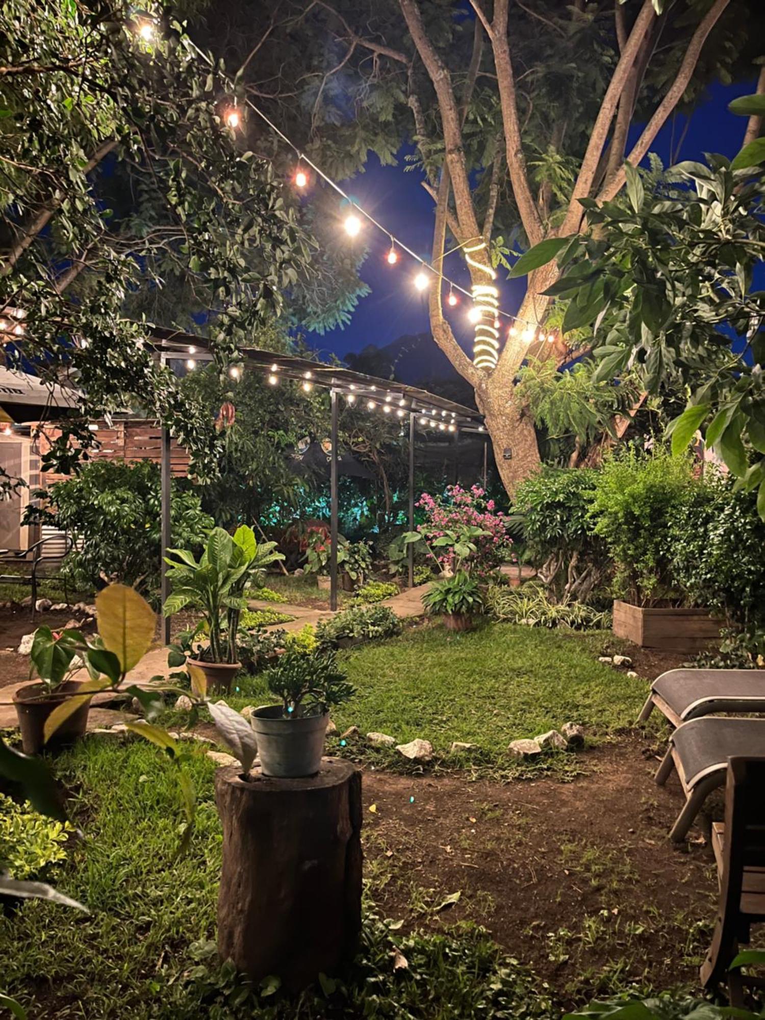 Hostal Antigueeno Antigua Екстер'єр фото