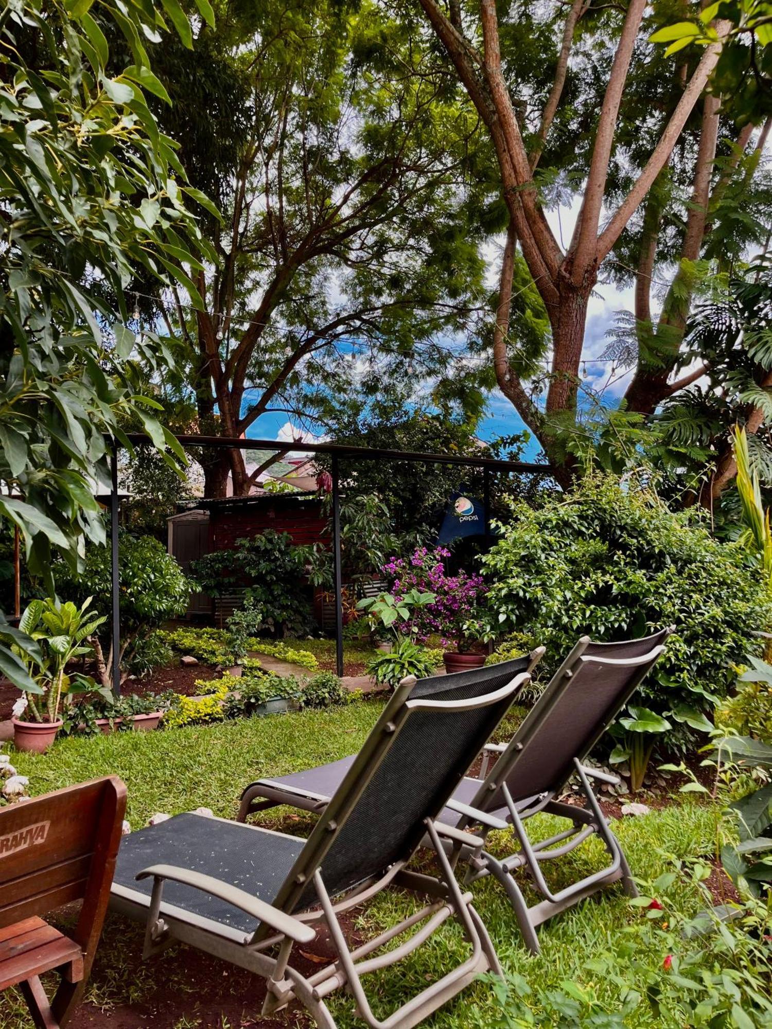 Hostal Antigueeno Antigua Екстер'єр фото