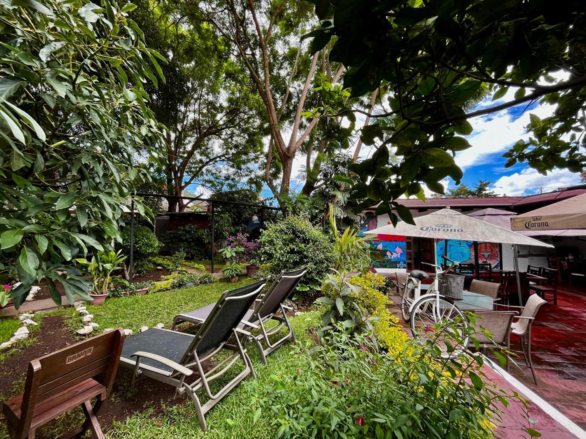 Hostal Antigueeno Antigua Екстер'єр фото