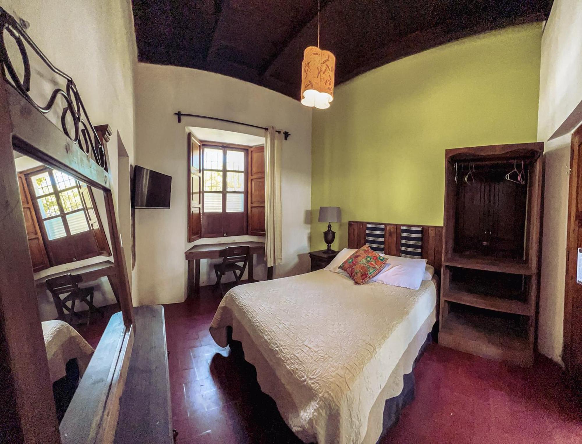 Hostal Antigueeno Antigua Екстер'єр фото