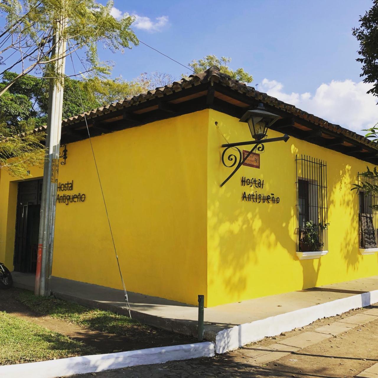 Hostal Antigueeno Antigua Екстер'єр фото
